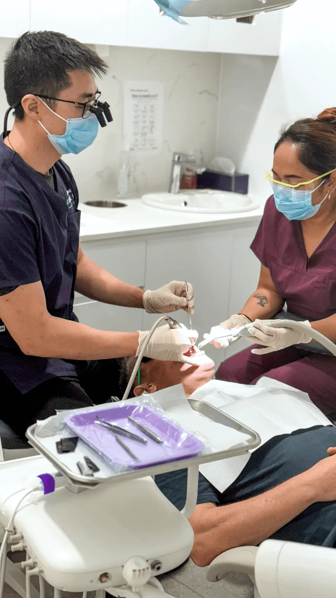 Mondhygiëne Professional oral hygiene and dental cleaning treatment at Hey Dental in Leiden - Expert dental hygienist providing preventive dental care